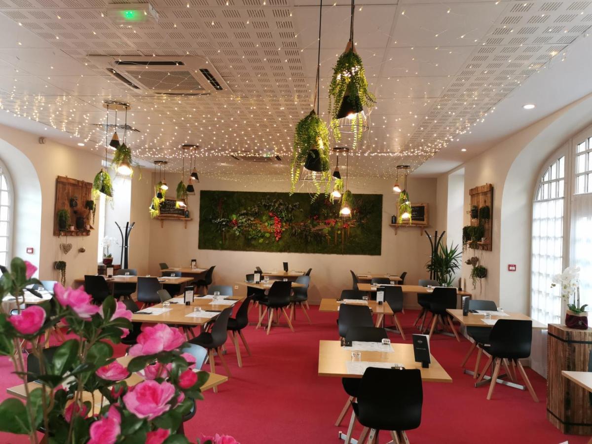 Hotel Restaurant Le Lion D'Or Gémozac Esterno foto